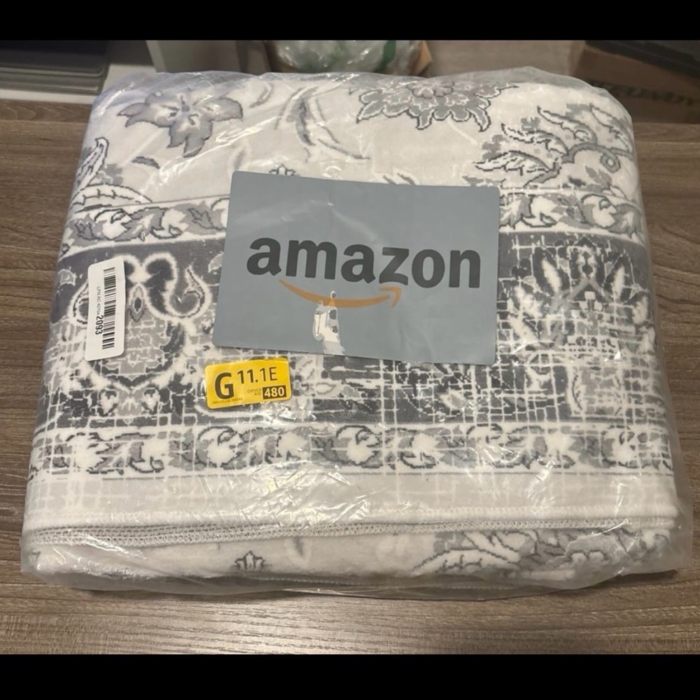 Amazon Gray and White Floral Area Rug